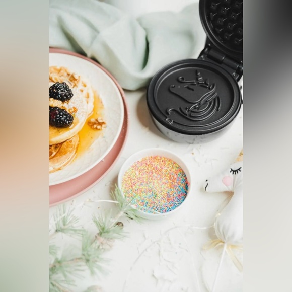 BELLA Mini Unicorn 4" Waffle Maker Silver BPA Free Recipes Included NEW Open Box - Picture 3 of 11